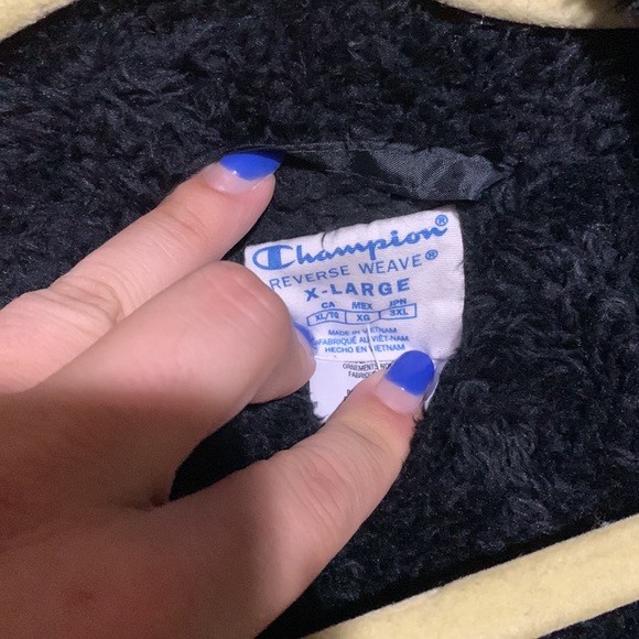 Champion, wind breaker style jacket - Picture 4 of 7